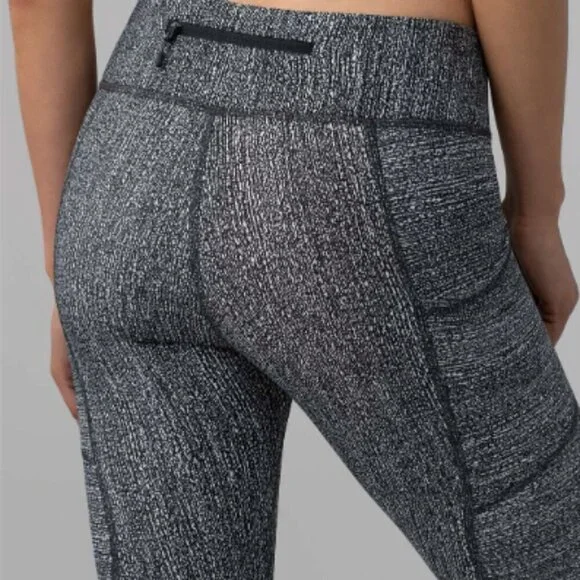 Lululemon Sz 4 Leggings Salt Alpine Black White Print Reflective - Picture 3 of 12